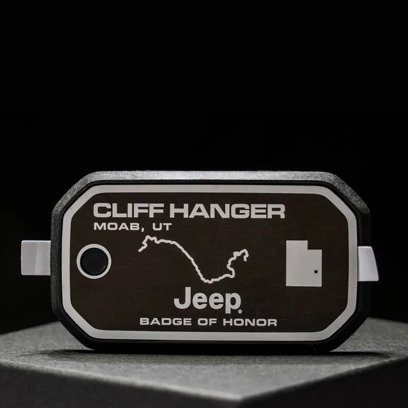 Badge Of Honor バッジオブオナー Uta Moab Cliff Hanger ユタ モアブ アメリカ 本国 ジープバッジ 1
