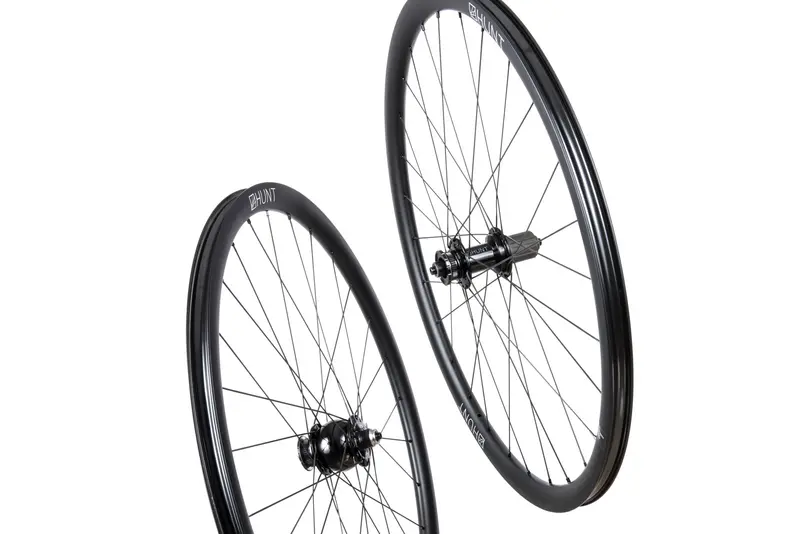 Hunt 30 Carbon Dynamo Disc Wheelset 1