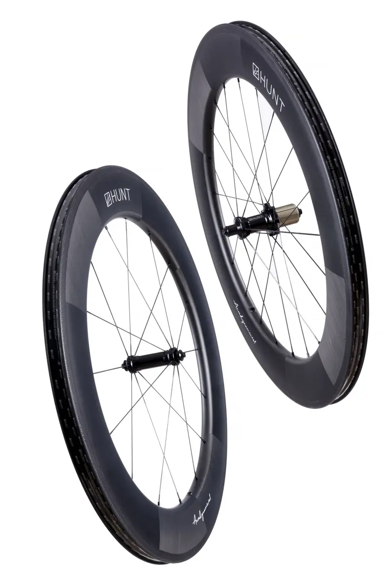 Hunt 82 Carbon Aerodynamicist Wheelset | Previous Model Ic290 1
