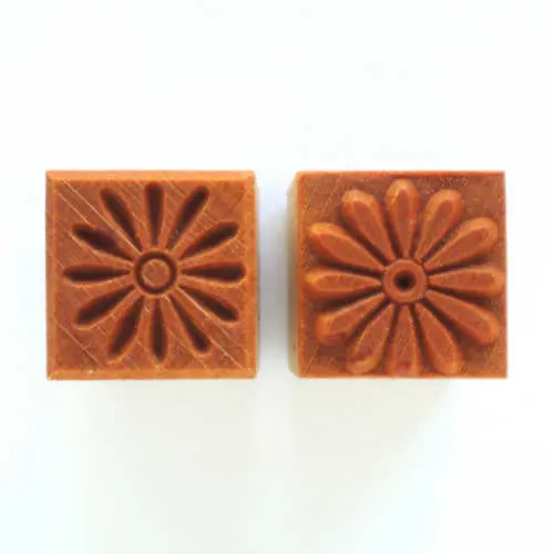Mkm Sss 103 Small Square Stamp - Daisy 1