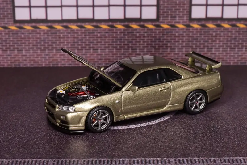 Motorhelix 1/64 Nissan Skyline Gt-R (Bnr34) In Jade Green 1