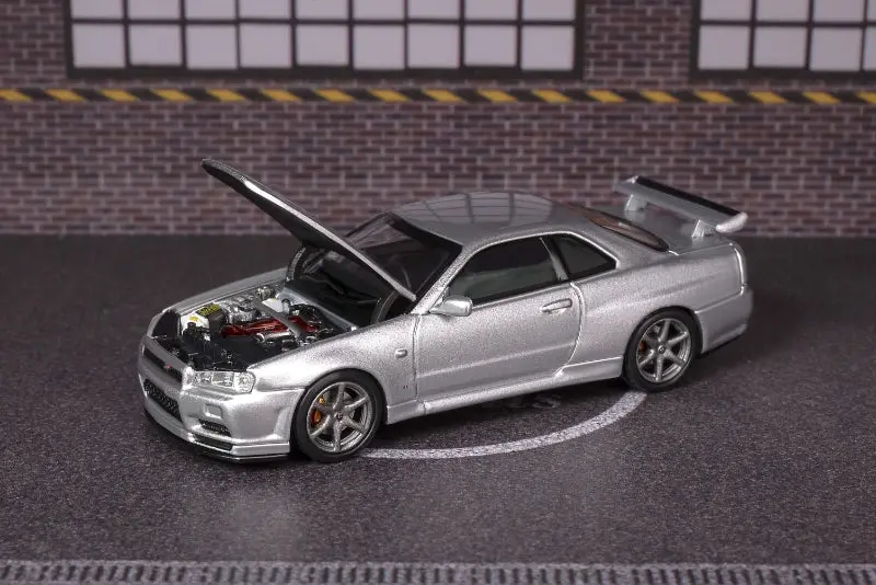Motorhelix 1/64 Nissan Skyline Gt-R (Bnr34) In Silver 1