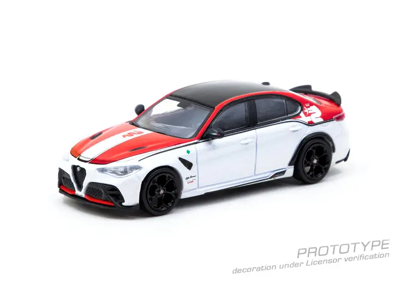 Tarmac Works 1:64 Alfa Romeo Giulia Gta In Red / White 1