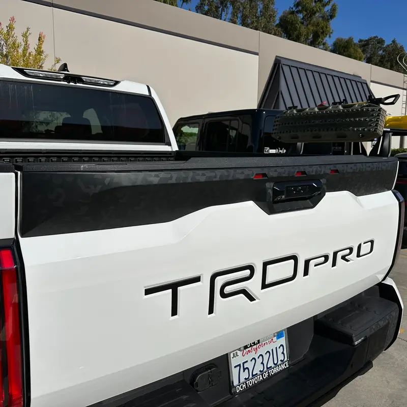 Us Toyota 純正 Trd Pro デジタルカモ リアテールゲートスポイラー 3連マーカー付き (3Rd タンドラ) 1